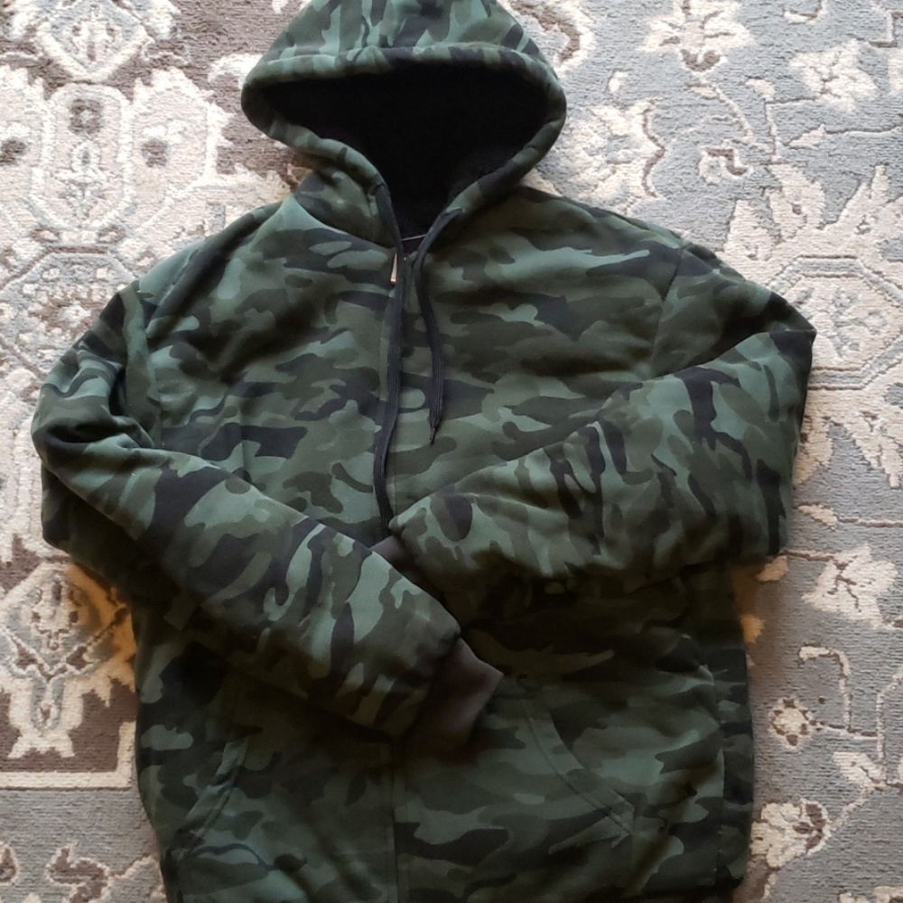 Camo zip up hoodie